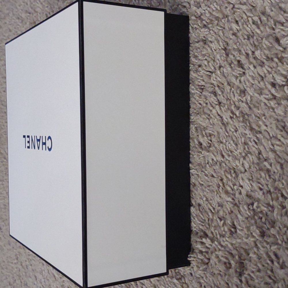 Authentic Chanel Gift Box - Picture 3 of 12